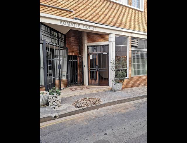 1 BEDROOM APARTMENT FOR SALE IN EMMARENTIA